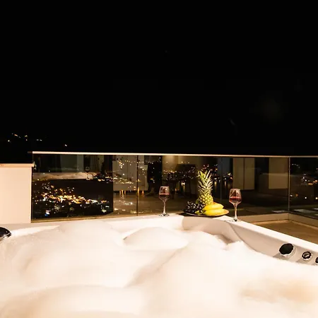 Unlimited 5 Bedroom Luxury With Infinity Pool *