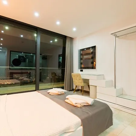 Unlimited 5 Bedroom Luxury With Infinity Pool Villa *