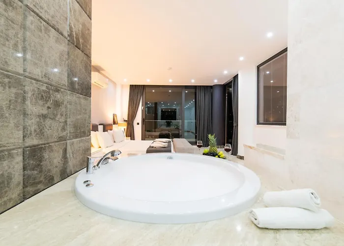 Unlimited 5 Bedroom Luxury With Infinity Pool *