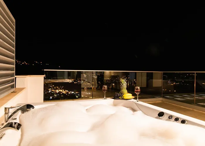 Unlimited 5 Bedroom Luxury With Infinity Pool *