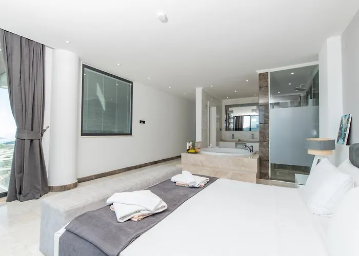 Unlimited 5 Bedroom Luxury With Infinity Pool 칼칸