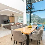 Unlimited 5 Bedroom Luxury With Infinity Pool וילה