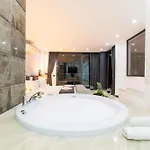 Unlimited 5 Bedroom Luxury With Infinity Pool *