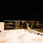 Unlimited 5 Bedroom Luxury With Infinity Pool *