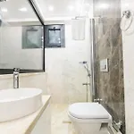 Unlimited 5 Bedroom Luxury With Infinity Pool וילה *