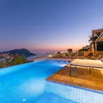 Unlimited 5 Bedroom Luxury With Infinity Pool * קלקן
