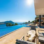 Unlimited 5 Bedroom Luxury With Infinity Pool וילה קלקן