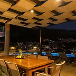 Unlimited 5 Bedroom Luxury With Infinity Pool וילה *