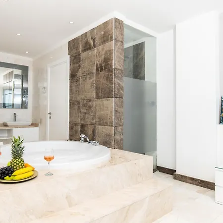 Unlimited 5 Bedroom Luxury With Infinity Pool