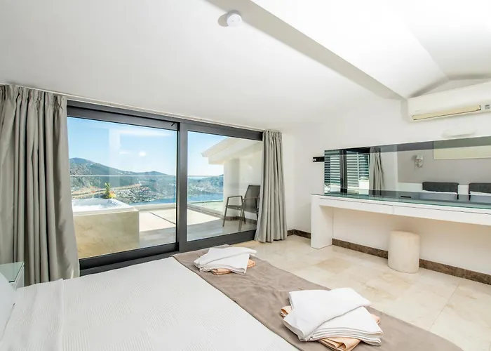 Unlimited 5 Bedroom Luxury With Infinity Pool فيلة كالكان