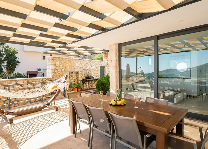 Unlimited 5 Bedroom Luxury With Infinity Pool *