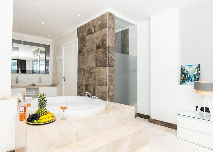 Unlimited 5 Bedroom Luxury With Infinity Pool