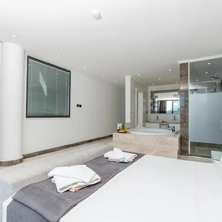 Unlimited 5 Bedroom Luxury With Infinity Pool Kalkan